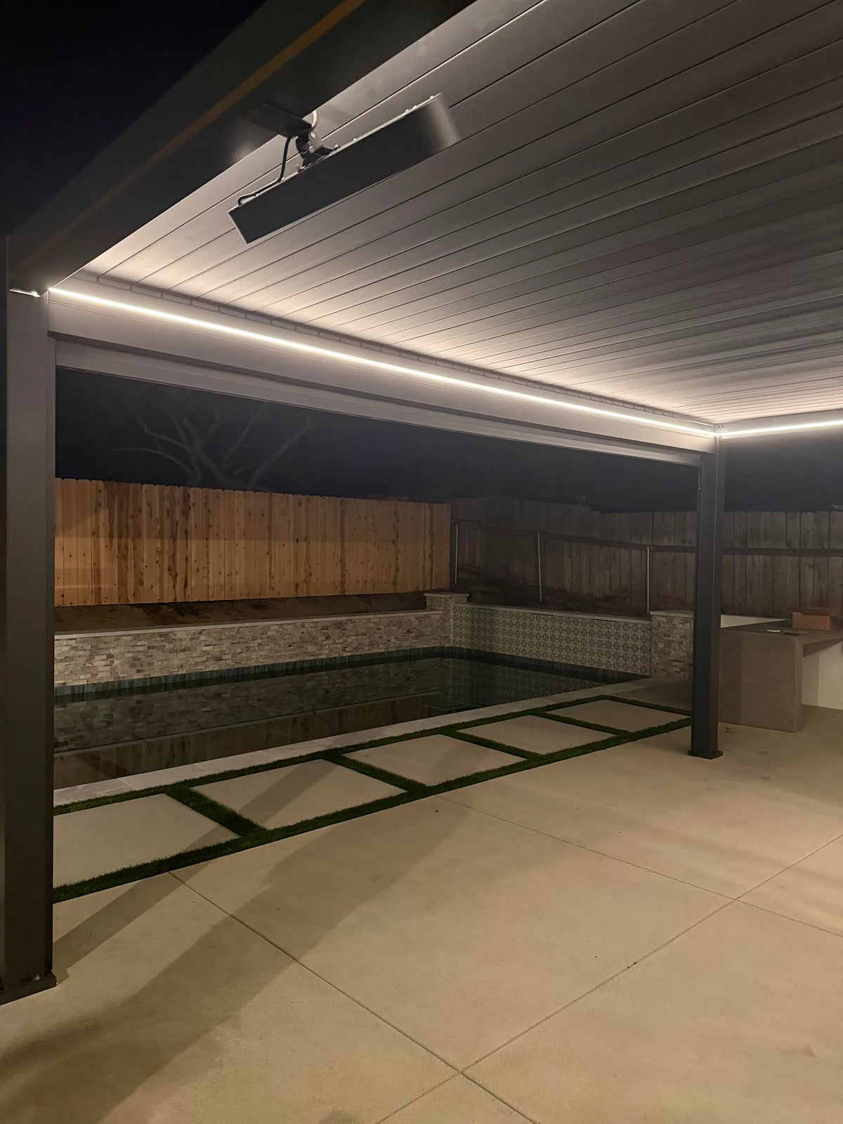 Villa pergola 2.0 - Motorized Louver w/ Edge Lighting
