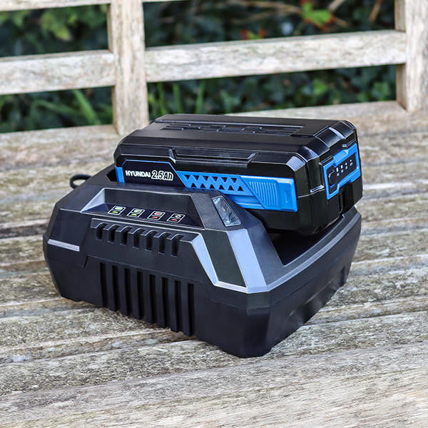 Hyundai 42cm Cordless 40v Lithium-Ion Battery Lawnmower with Battery and Charger | HYM40LI420P