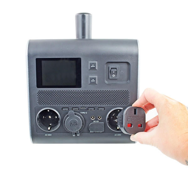 Hyundai HPS-600 Portable Power Station & Protective Carry/Shoulder Bag