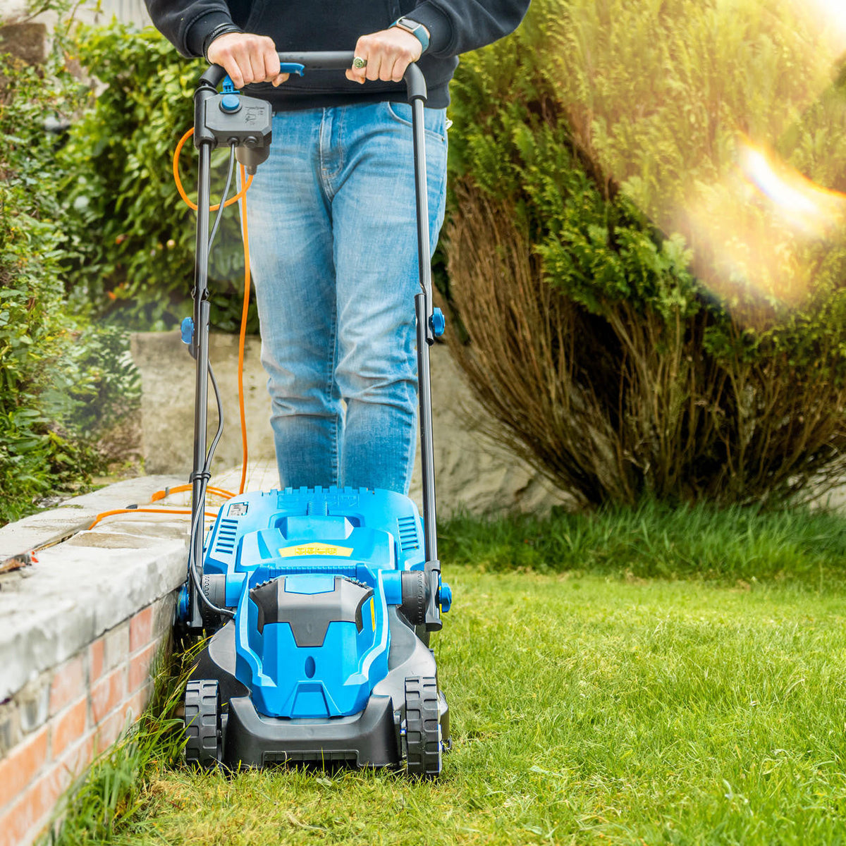 Hyundai 33cm 1300W Electric Lawn Mower, 11m Detachable Power Cable, 3 Heights & 30L Collection Bag | HYM3313E
