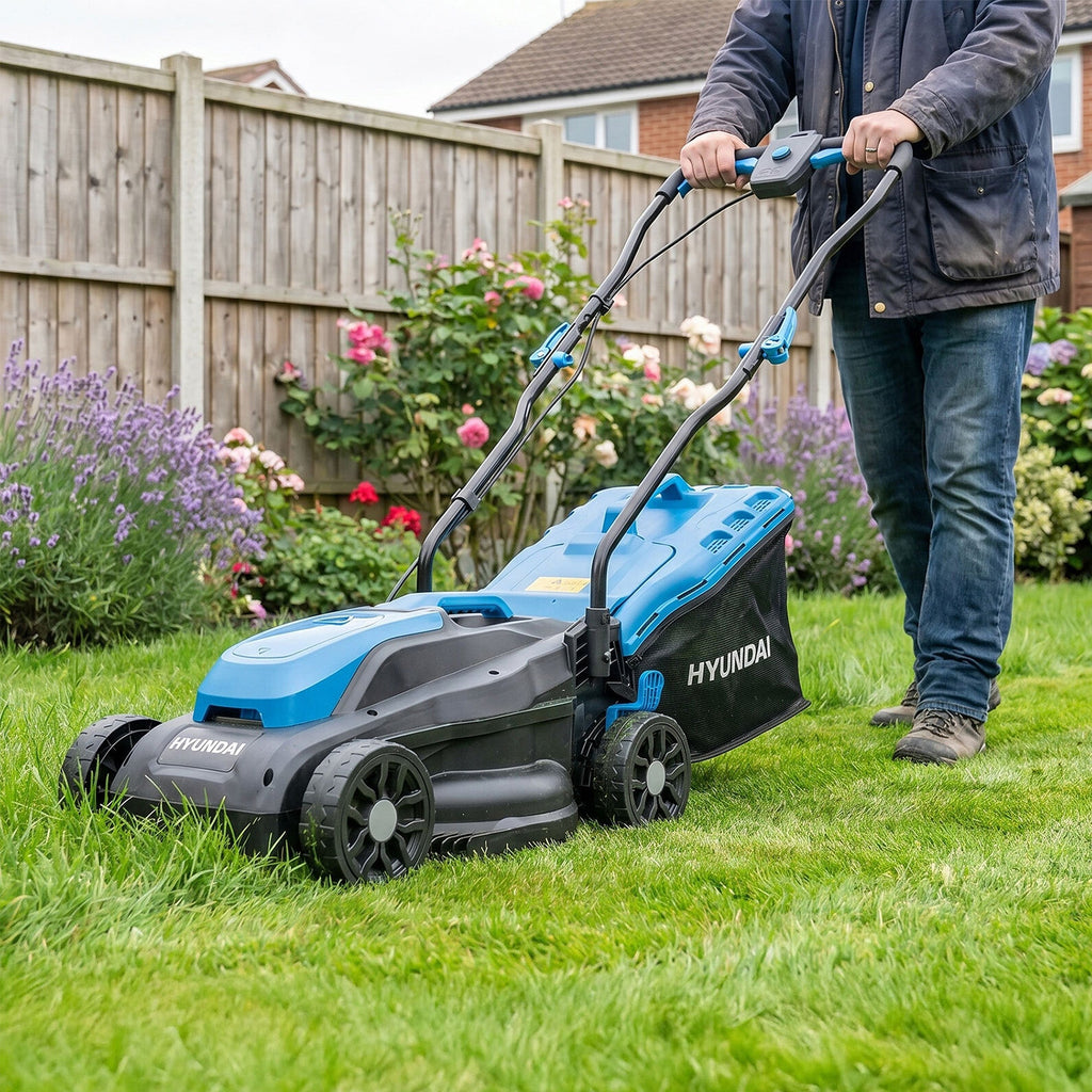 Hyundai 33cm / 13" 20V 3-in1 Brushless Cordless Lawnmower, 32L Collection Bag | HY20CLM33