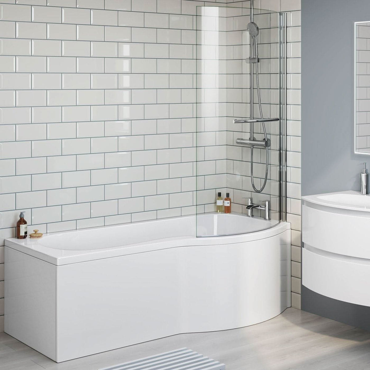 iBathUK Soffra Right Hand P-Shaped Shower Bath, Luxury Acrylic Bathtub with Glass Screen & Panel, P Shaped Bath with Screen, 1700mm