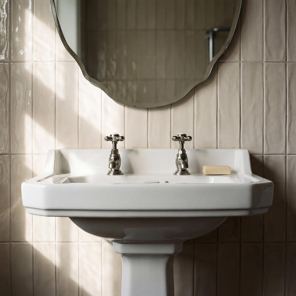 Classique Basin with Full Pedestal - White