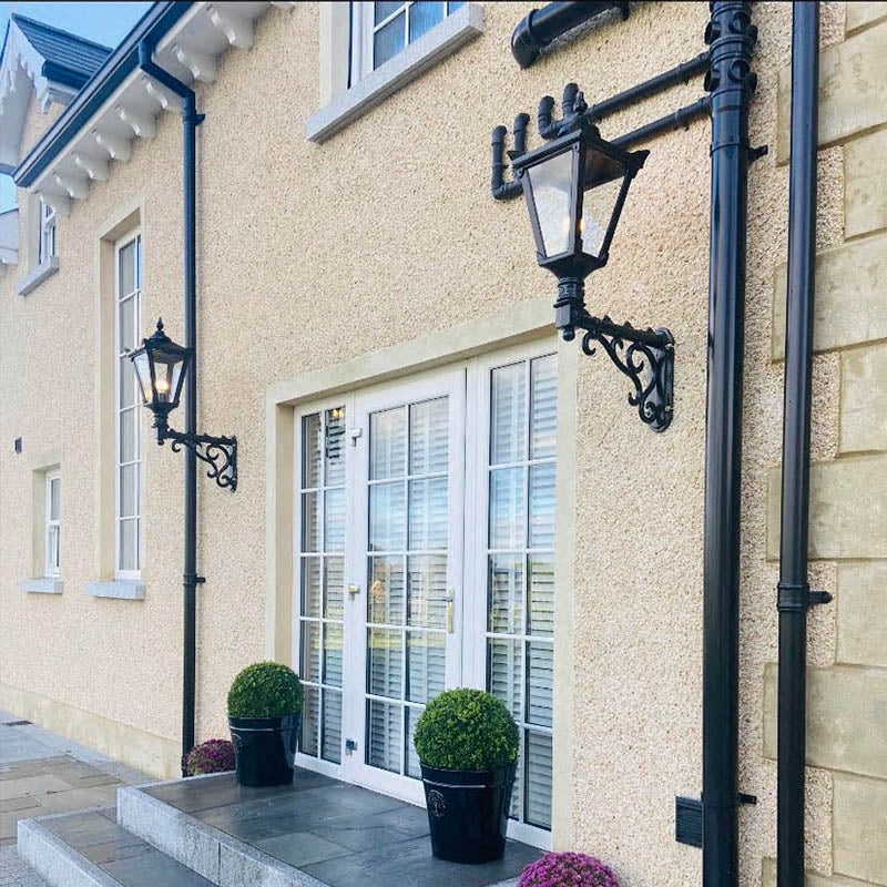 Victorian traditional cast iron wall light with decorative arm 0.97m (H041)