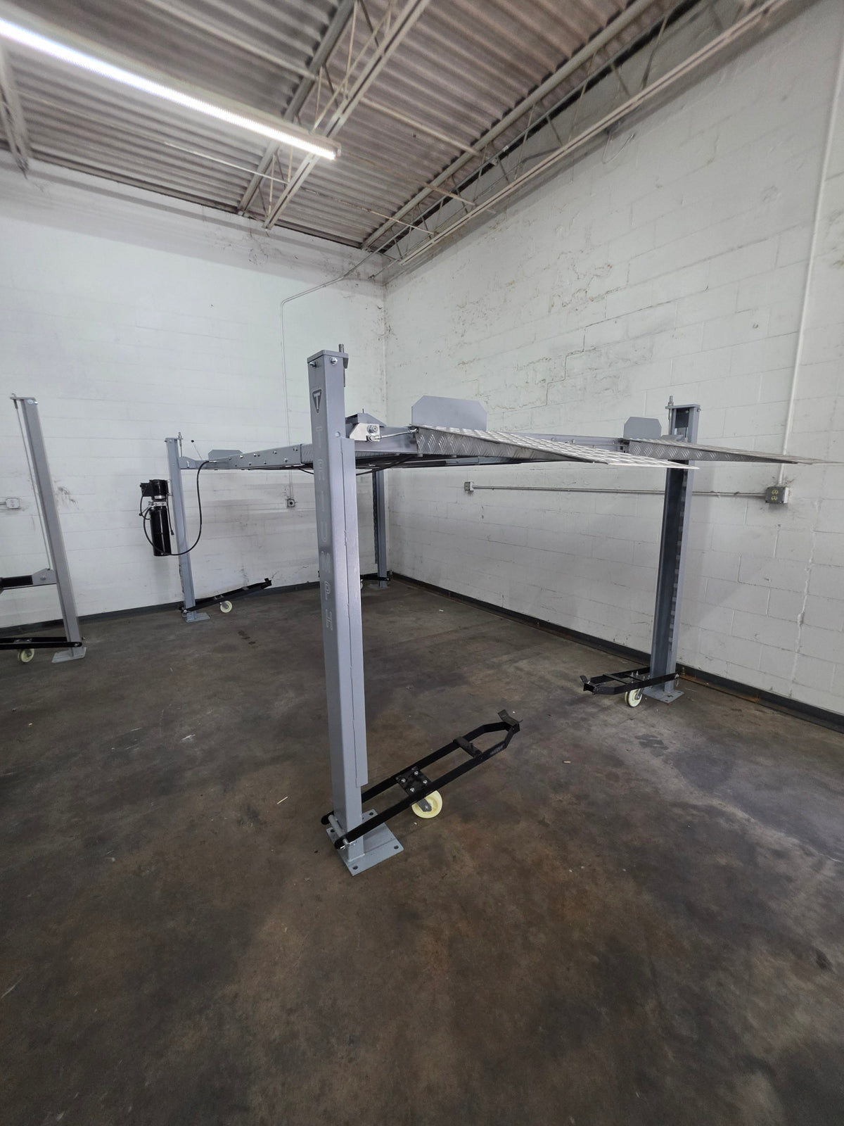 Triumph NSS8X-1 8,000lb Four Post Lift (Lift Gate Service Included)
