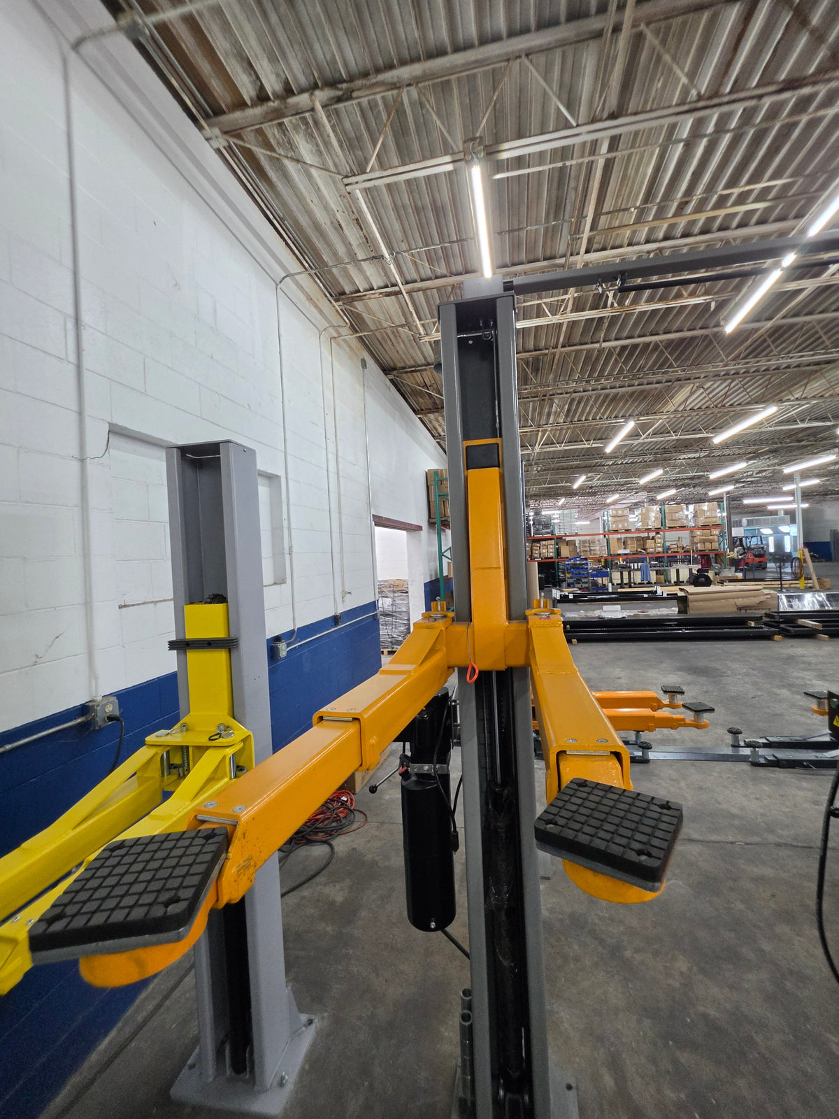 Triumph 9,000lb Capacity Two Post Lift - NT-9