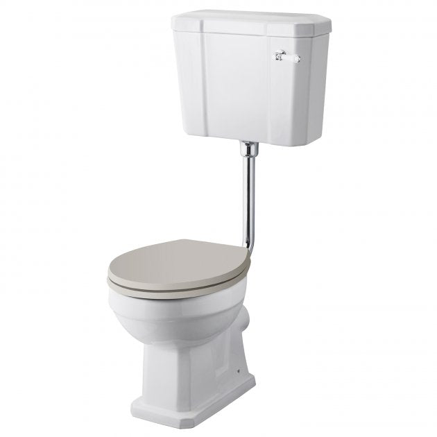 Classique Traditional Low Level Toilet with Cistern, Toilet Seat & Flush Pipe Kit - White