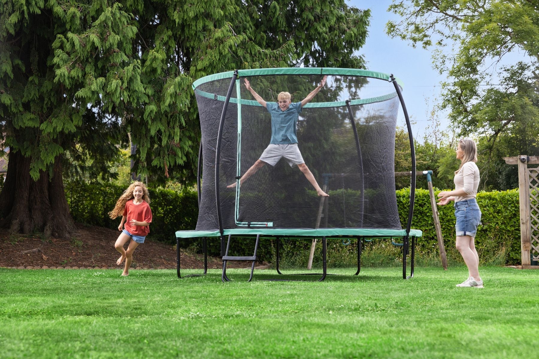 10' Xtreme Air Trampoline, Ladder & Enclosure