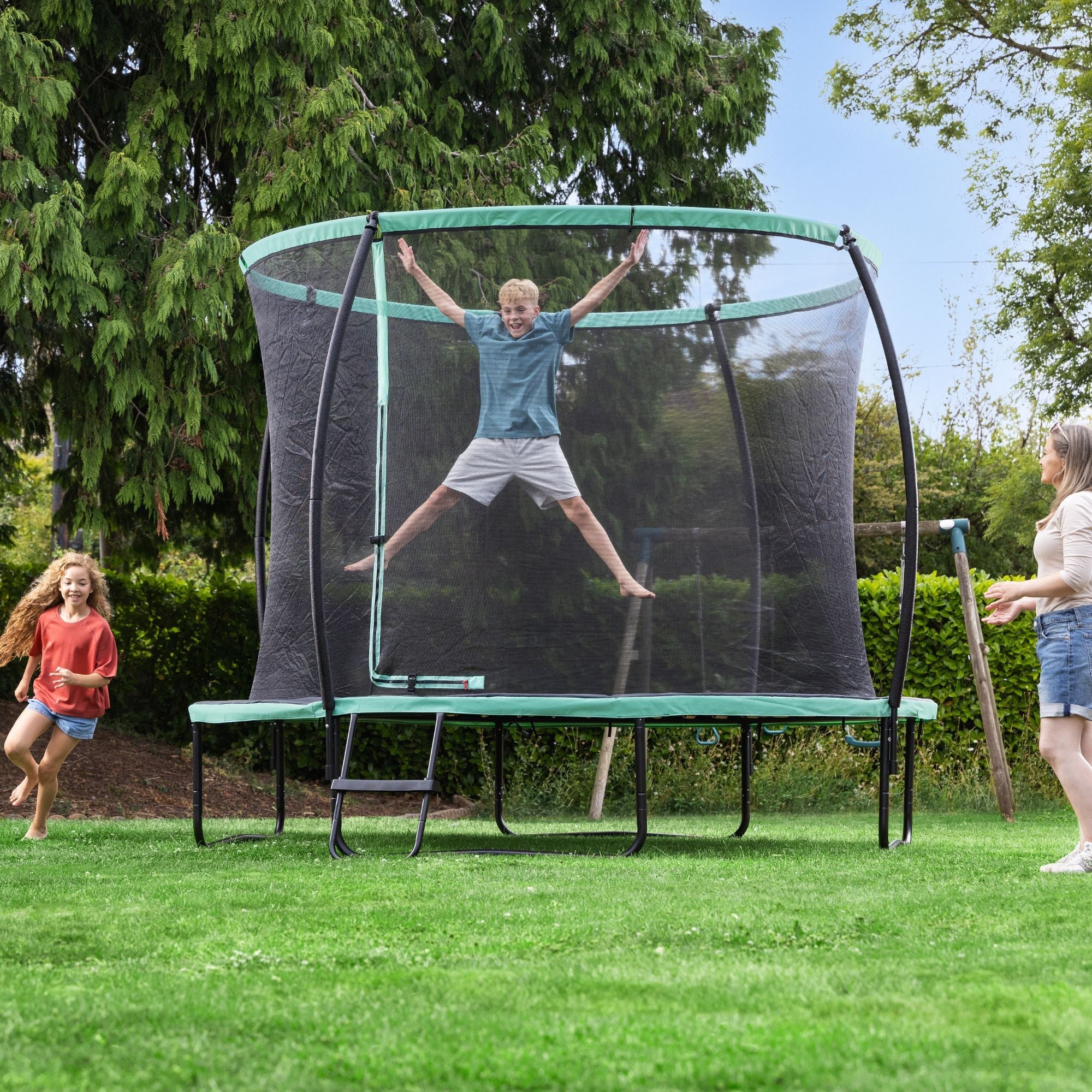10' Xtreme Air Trampoline, Ladder & Enclosure
