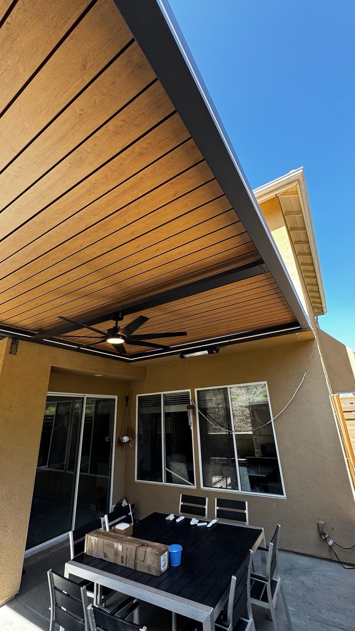 Villa pergola 2.0 - Motorized Louver w/ Edge Lighting