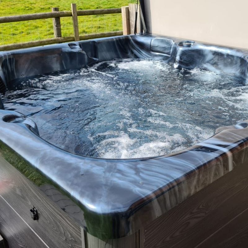 H2O 2500 Series 13A Plug & Play Hot Tub