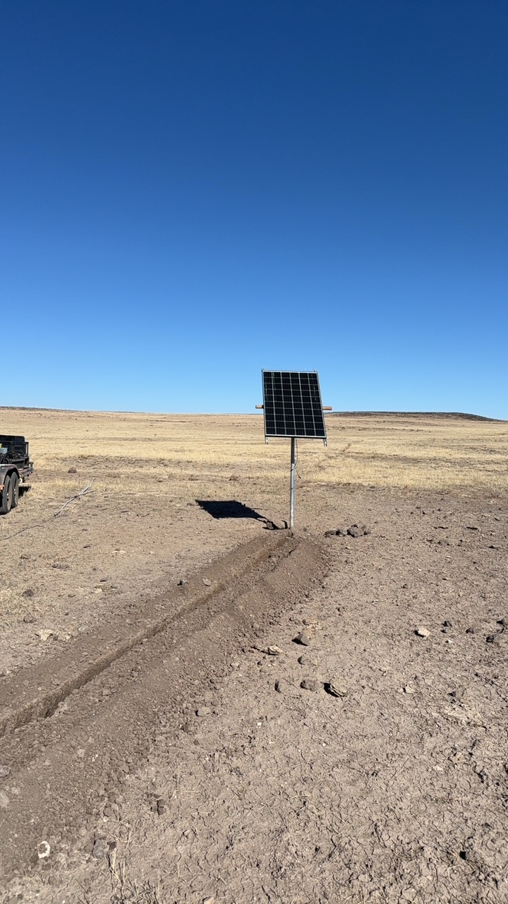 Solar Stock Tank Deicer and Aerator With Battery – Turnkey Off-Grid System (up to 4000 gallon tank)