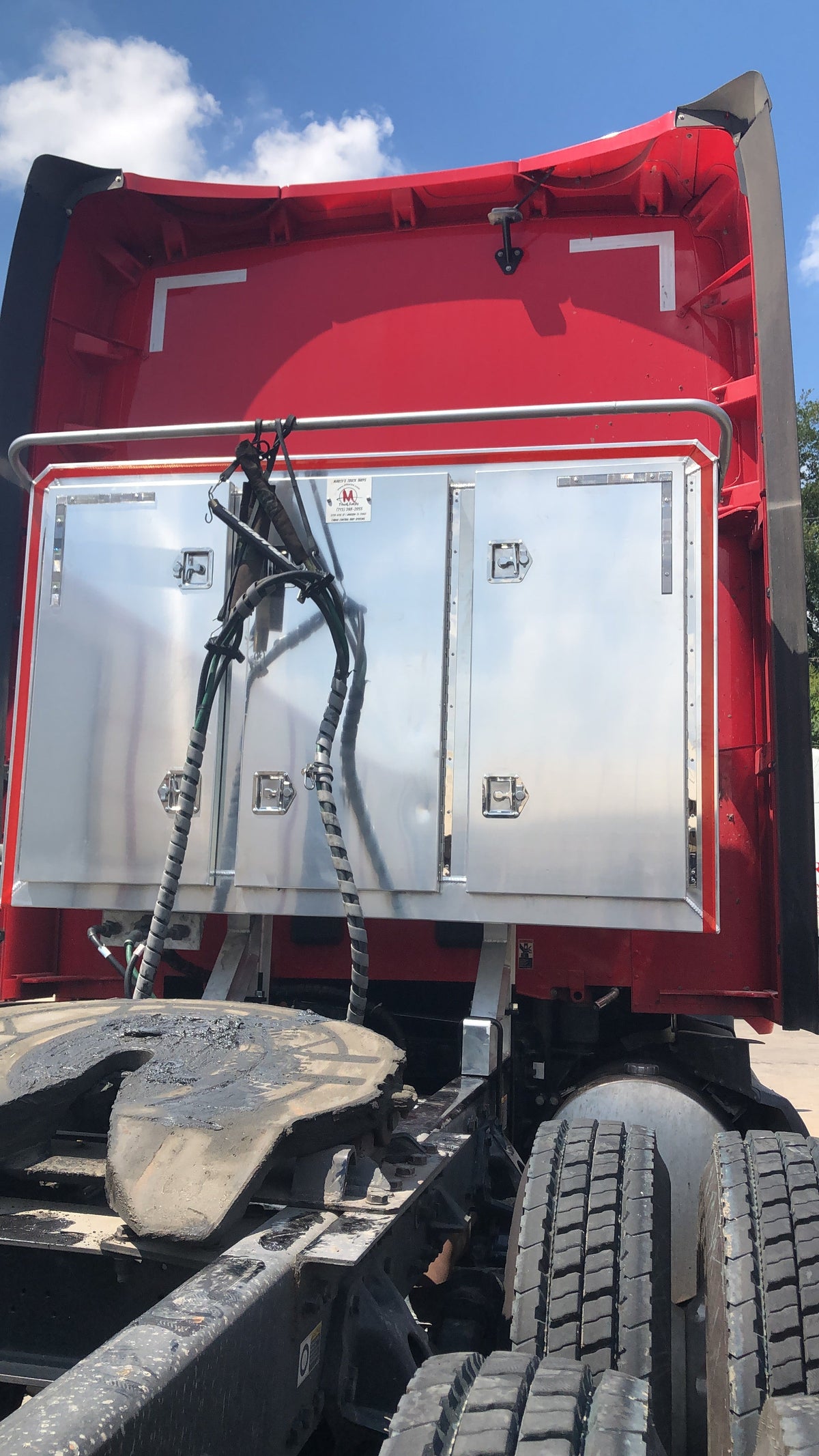 HEAD RACK WITH 3 DOORS