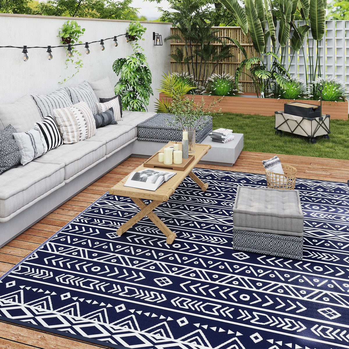 8' x 10' Reversible Waterproof Plastic Straw Outdoor Rug in Blue & White Geometric