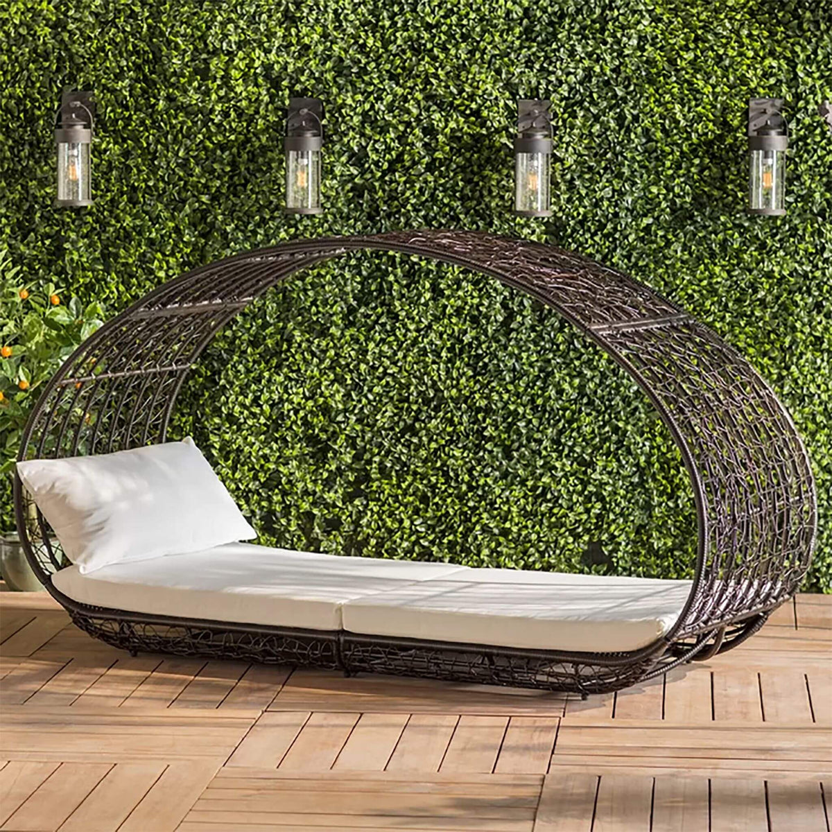 Alora 2-Person Outdoor Wicker Daybed with Aluminum Frame and Cushions