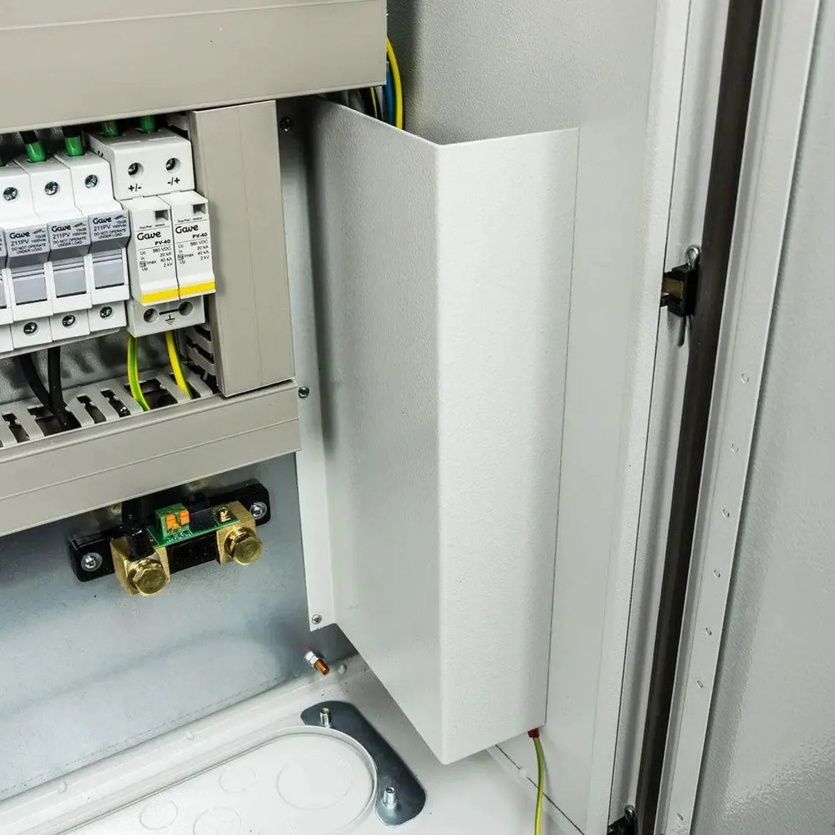 Silent Power SP5048-C-P 5kW Off-Grid Inverter Charger Cabinet 48V