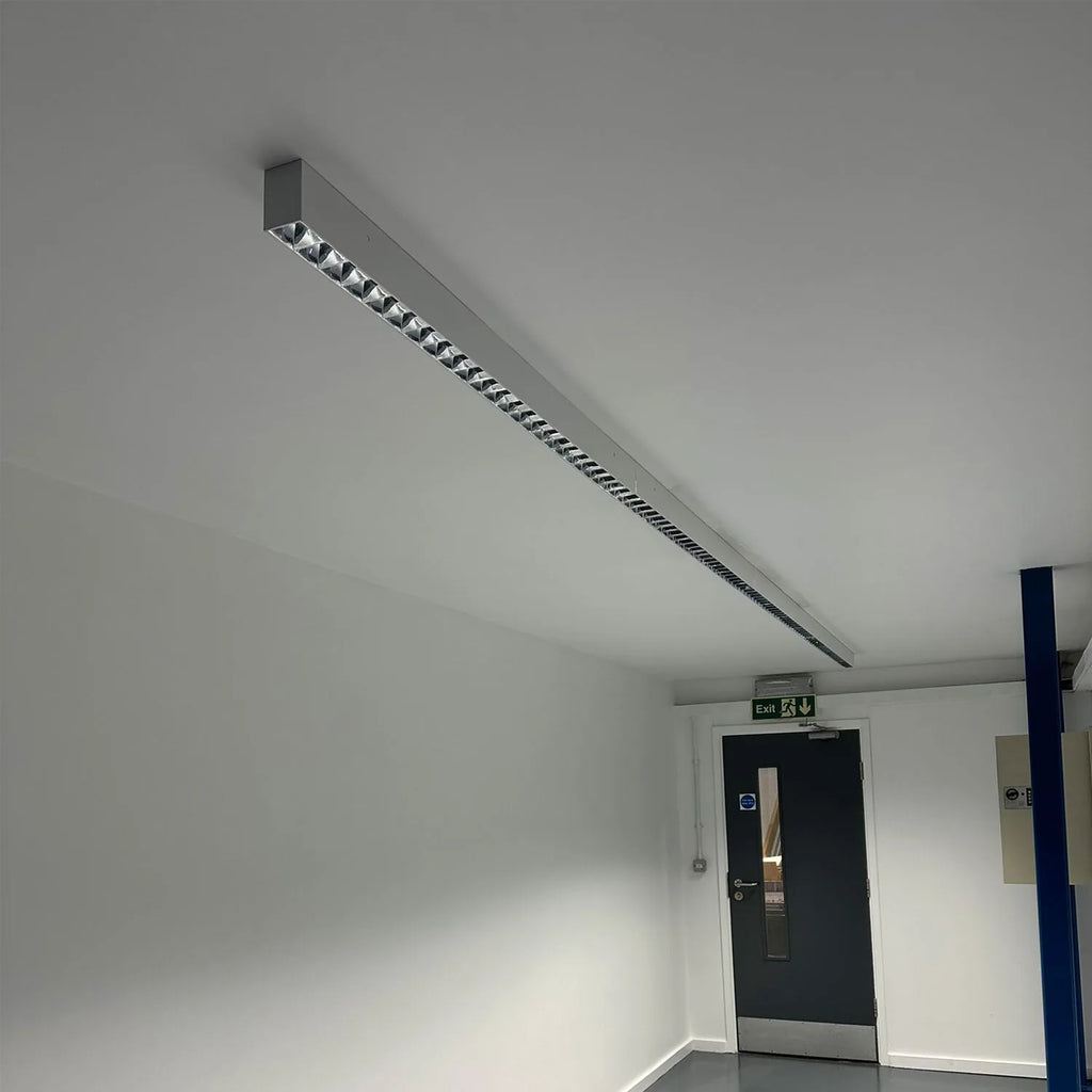 36W LED Batten Light 120cm White & Black | Ledison Triumph