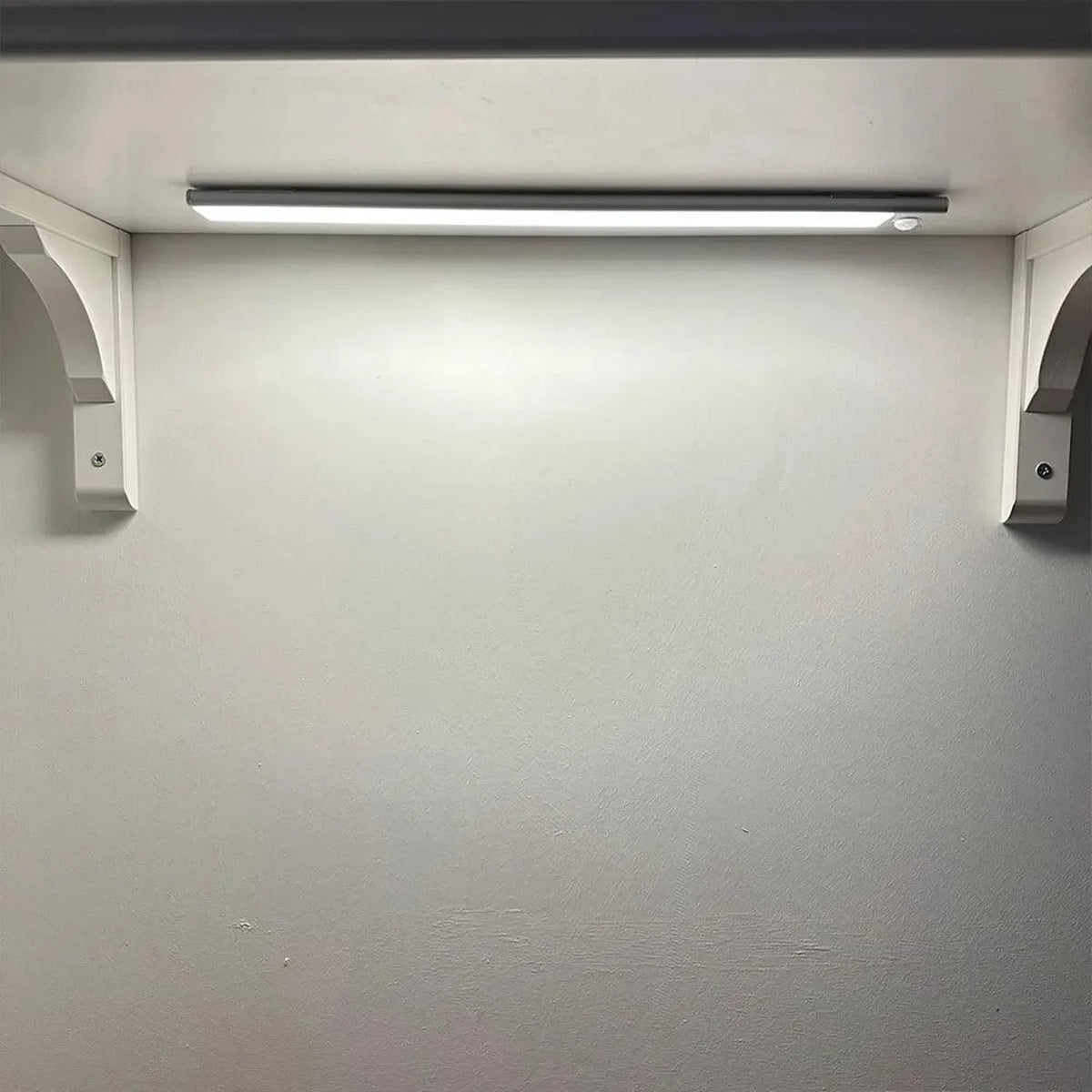 LED Blade 23.5cm Battery Powered Under Cabinet Light | Ledison