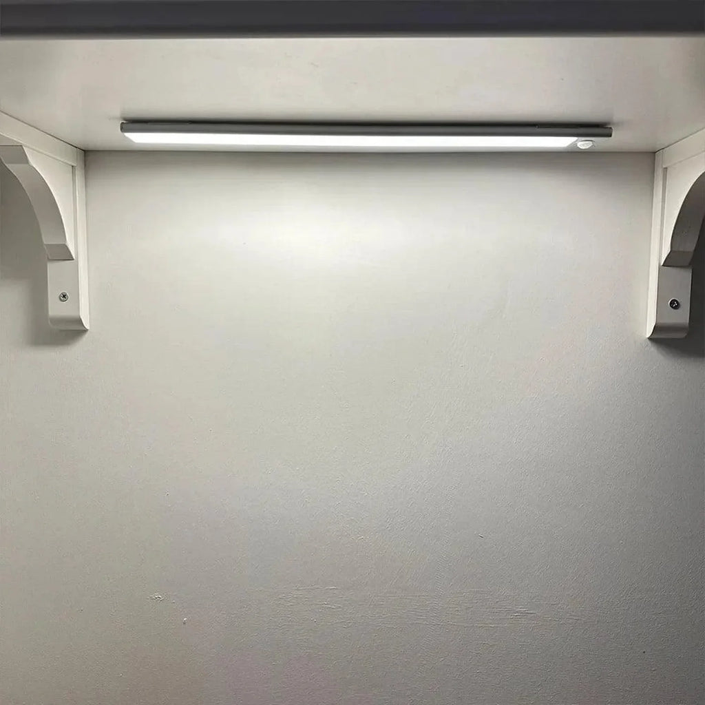 LED Blade 40.5cm Battery Powered Under Cabinet Light | Ledison