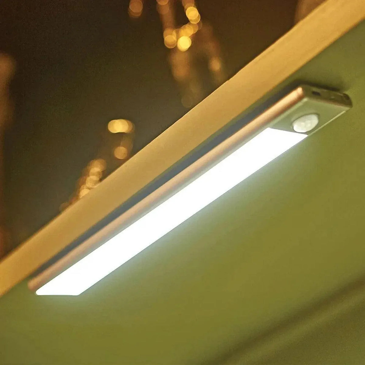 LED Blade 40.5cm Battery Powered Under Cabinet Light | Ledison