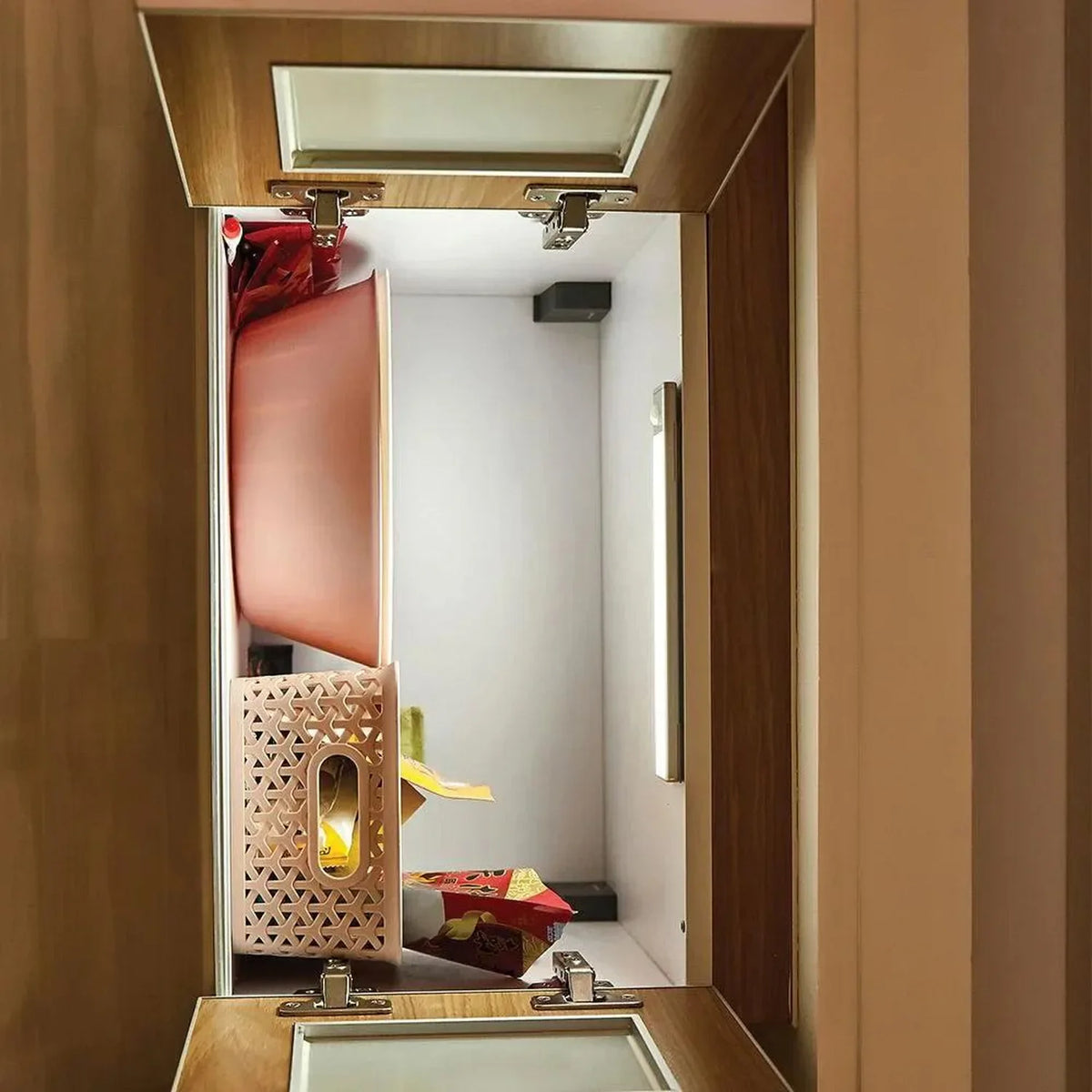 LED Blade 60.5cm Battery Powered Under Cabinet Light | Ledison