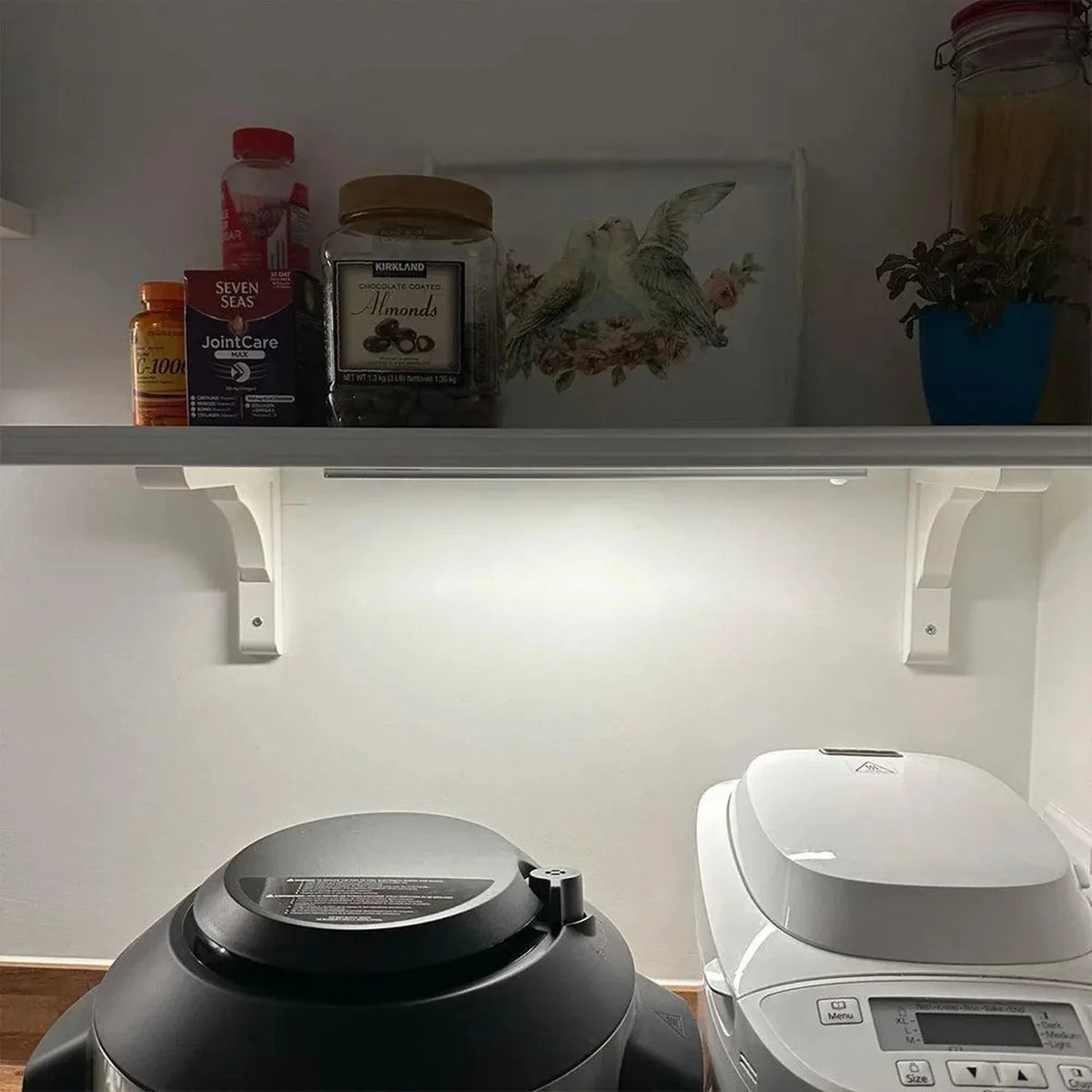 LED Blade 60.5cm Battery Powered Under Cabinet Light | Ledison