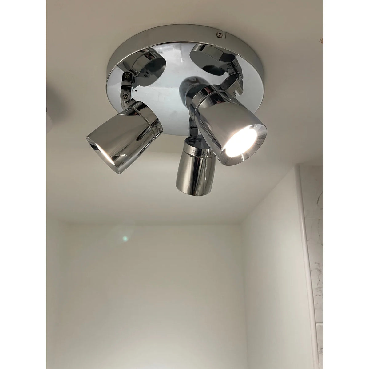 LED Bathroom Ceiling Light 3x GU10 Spots IP44 21W | Ledison Knight