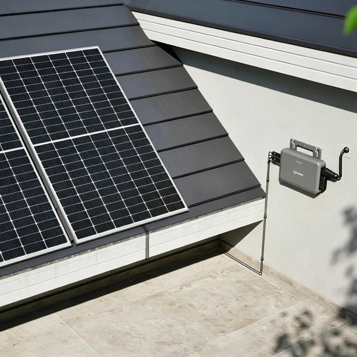 800W Plug-In Solar Microinverter WiFi 5m UK Cable | Hoymiles HF-800-WB