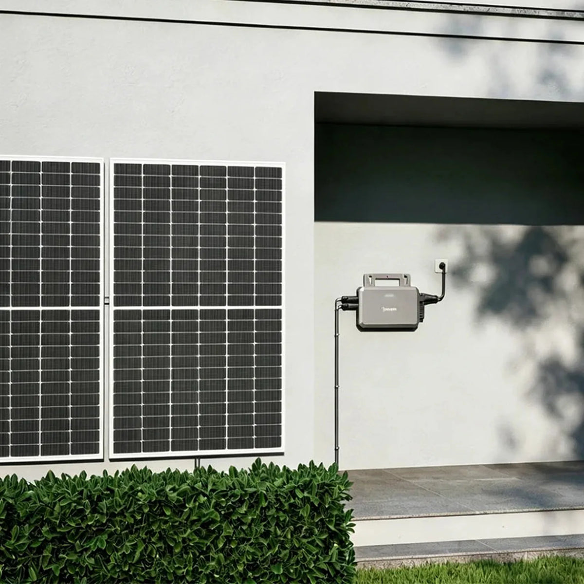 800W Plug-In Solar Microinverter WiFi 5m UK Cable | Hoymiles HF-800-WB