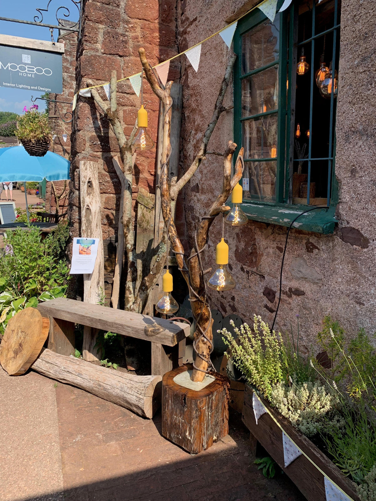 Outdoor tree lamp